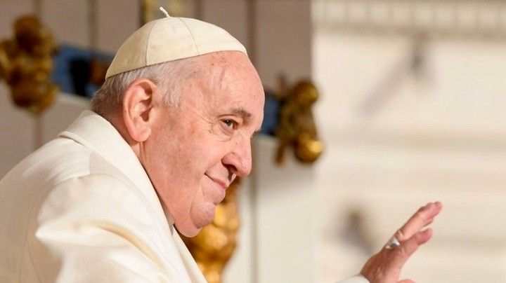 Papa critica brecha salarial de género: "¿Por qué una mujer tiene que ganar menos?"