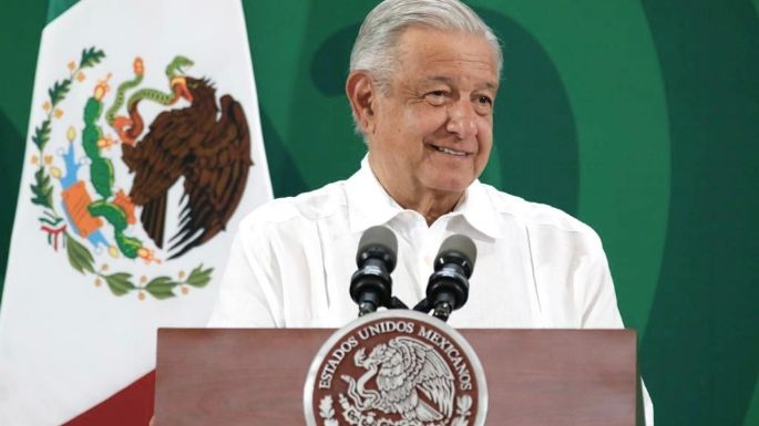 “No han podido levantar el vuelo”: AMLO niega uso de recursos públicos para acarreo a su marcha