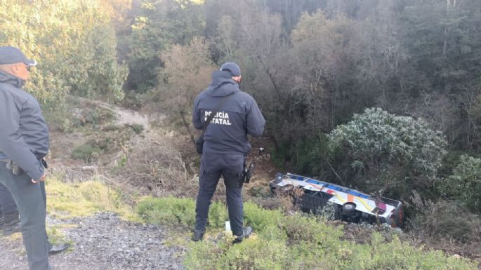 Autobús de pasajeros cae a un barranco en la México-Puebla; muere una mujer