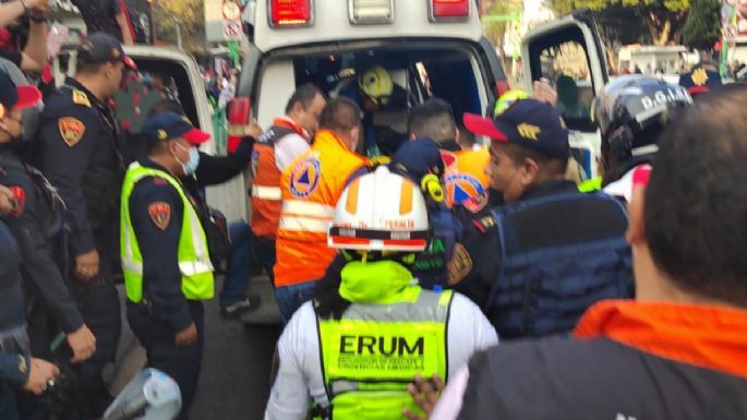 Rescatan con vida a joven que se aventó a las vías en la estación Salto del Agua del Metro