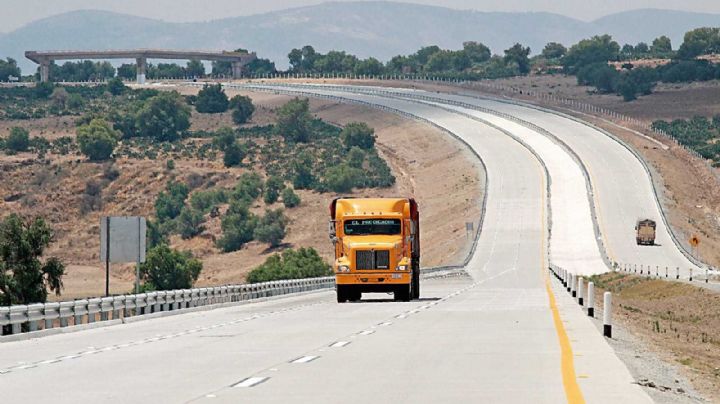 Diciembre, mes de los asaltos, dicen traileros: Cárteles imponen su ley en las carreteras federales