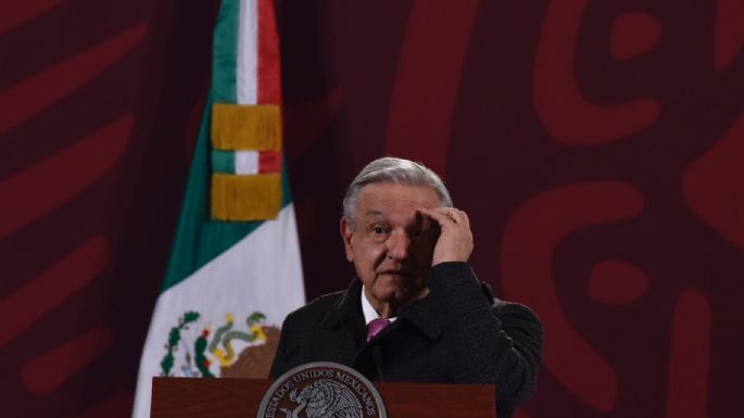 AMLO escuda tesis de la ministra Yasmín Esquivel: "dice que ella hizo primero el trabajo"