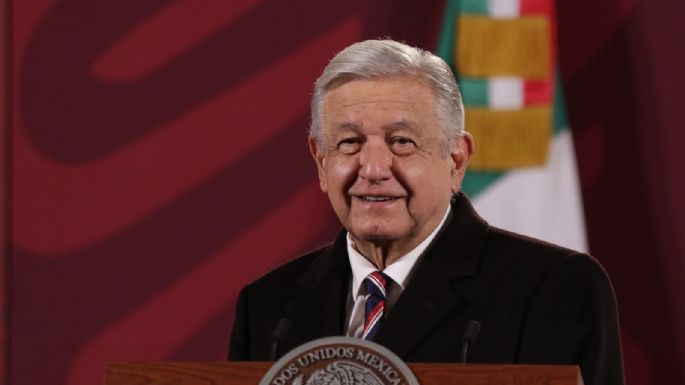 AMLO presume que reestructuró la deuda externa de México para que en 2025 paguen la mitad de intereses