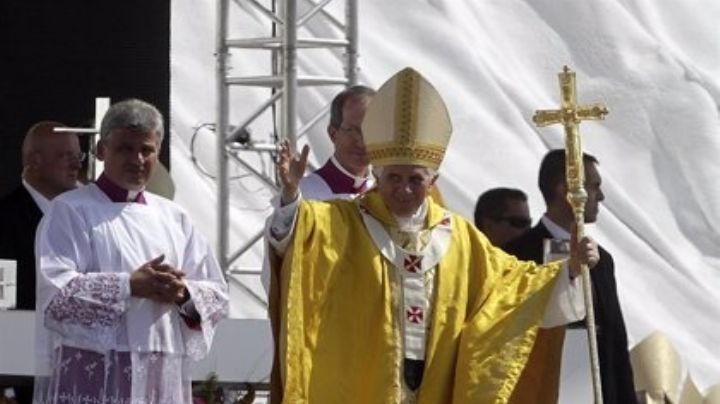 Benedicto XVI sigue estable, a pesar de la gravedad, y celebra misa a primera hora de la mañana