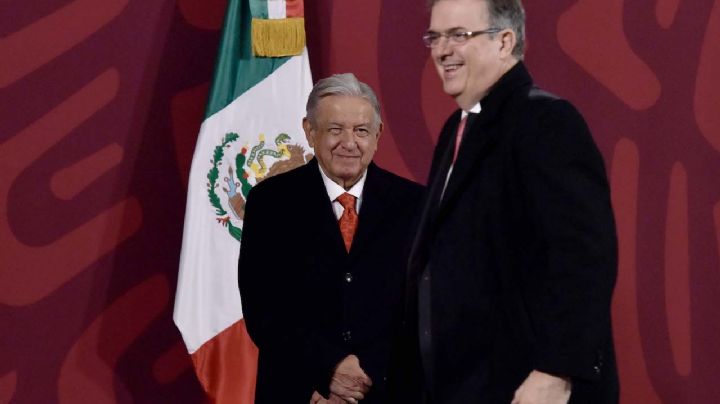 Marcelo Ebrard celebra acuerdo AMLO-Biden en "La Bestia"