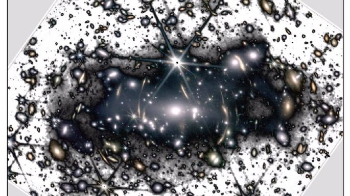 Retrato inédito de la luz fantasmal de cúmulos de galaxias