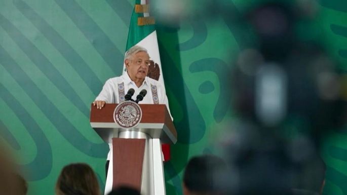 Sanciones del INE a Sheinbaum violan la libertad de expresión: AMLO