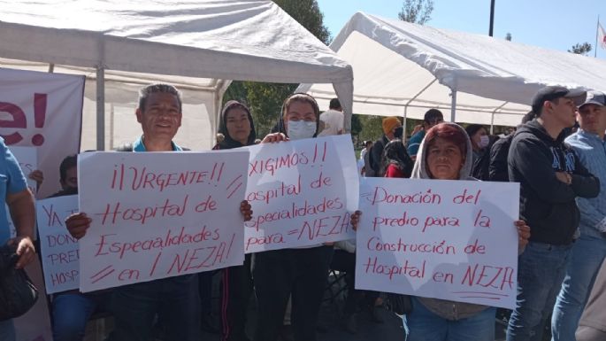 Habitantes de Neza y Tequixquiac bloquean el centro de Toluca para exigir obras