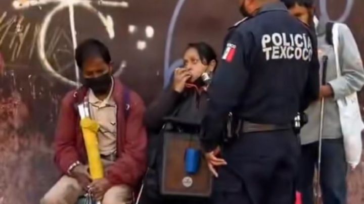 Policía de Texcoco desaloja a invidente y desata indignación en redes sociales