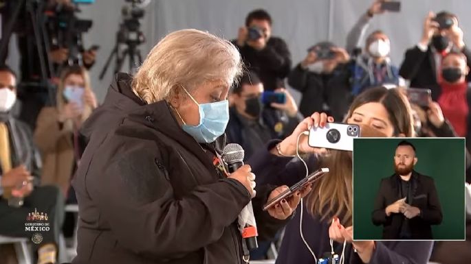 Reporteros protestan en conferencia de AMLO en Tijuana con pase de lista de periodistas asesinados