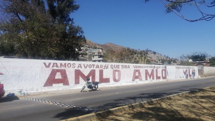 Promueven votar #QueSiga AMLO en consulta de revocación; PAN alista queja contra Morena