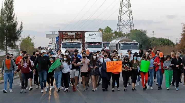 Padres de familia culpan al gobernador: Daños millonarios a la UDLAP