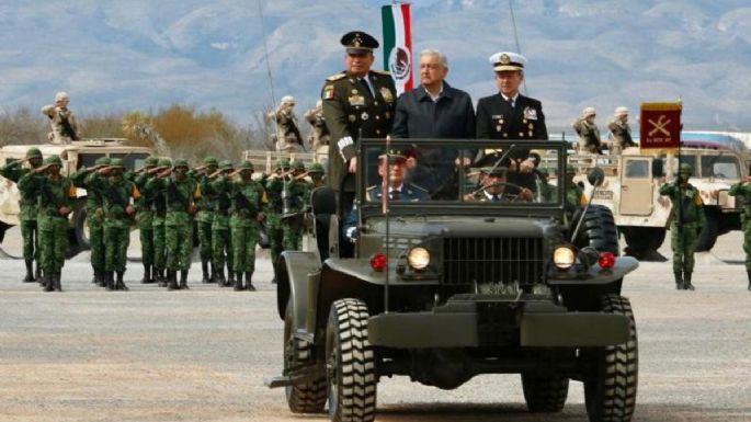 AMLO agradece al Ejército por su apoyo y rechaza estar militarizando al país