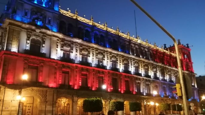 Por esta razón se iluminaron los monumentos de la CDMX de azul, blanco y rojo