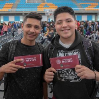 Comisiones infladas y fallas en seguridad asfixian apoyos de las Becas Bienestar