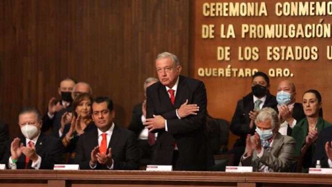 López Obrador consideró redactar otra Constitución