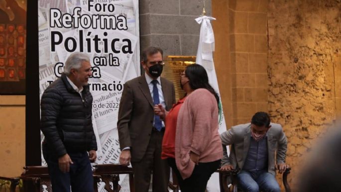 "El INE está secuestrado por dos consejeros", dice Citlalli Hernández frente a Lorenzo Córdova