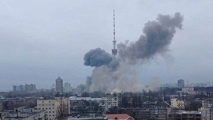 Rusia bombardeó una torre de televisión en Kiev