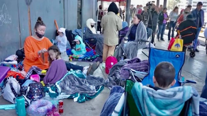 Ucranianos, rusos y bielorrusos instalan campamento en la garita Tijuana-San Ysidro