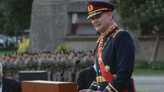 El jefe del Ejército de Chile presenta su dimisión en plena investigación por corrupción