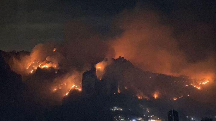 Sin control, el incendio en los cerros de Tepoztlán
