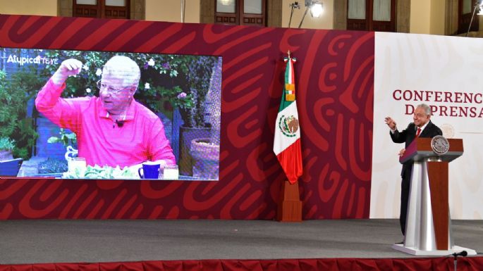 AMLO se burla de dichos de Alazraki sobre que soldados vestidos de civil fueron a inaugurar el AIFA