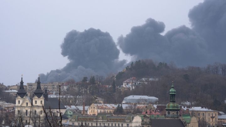 Rusia bombardea Leópolis, cerca de la frontera con Polonia