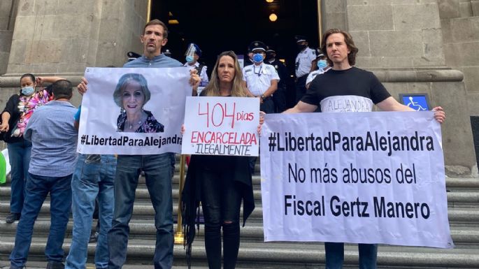 Familia de Alejandra Cuevas y Laura Morán piden proceso en libertad tras filtración de Gertz Manero