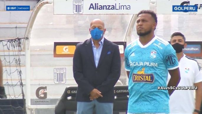 Guardan un minuto de silencio en partido de Perú por trifulca en Querétaro