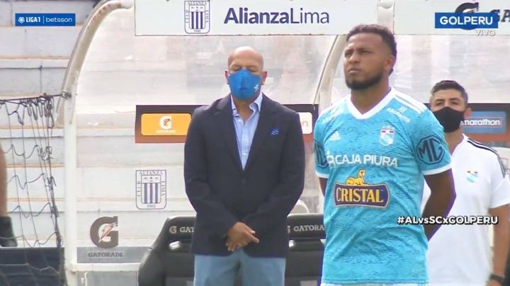 Guardan un minuto de silencio en partido de Perú por trifulca en Querétaro