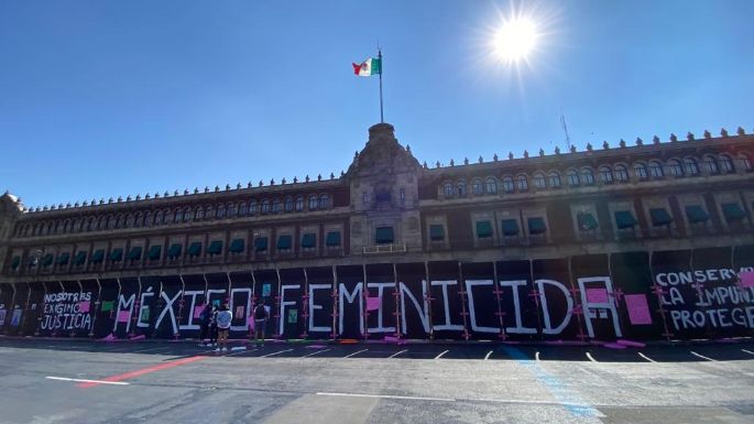 La marcha feminista busca enviar un mensaje de que México es "un país en llamas": AMLO