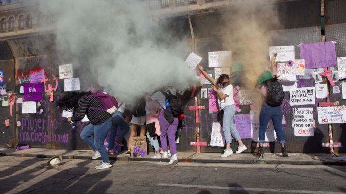 La CDHCM descartó que policías hayan usado gas pimienta contra feministas en la marcha 8M (Videos)