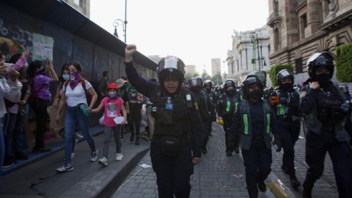 “¡Policía consciente se une al contingente!”: así apoyaron agentes de la CDMX la marcha del 8M
