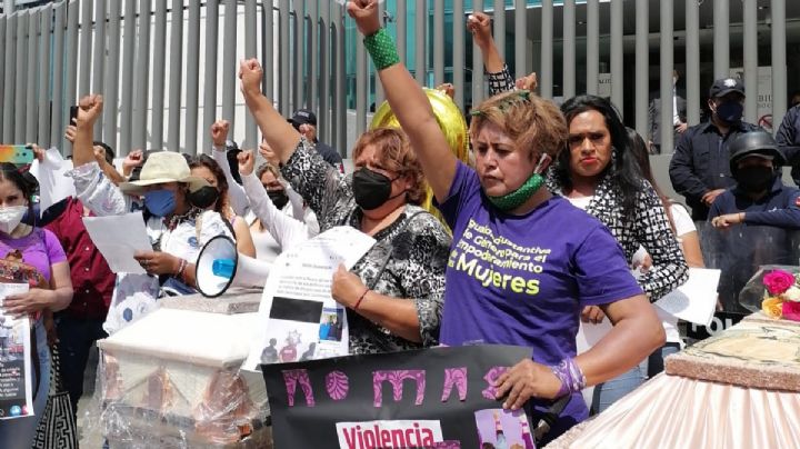 "En Puebla tenemos un gobernador que miente y oculta la desaparición", gritan mujeres en marcha 8M