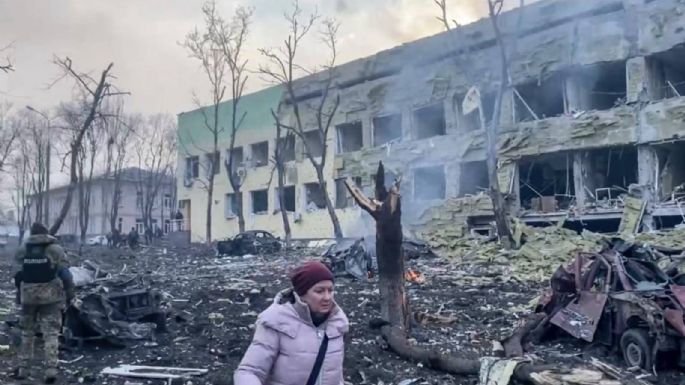 Rusia bombardea varias instalaciones médicas en Mariúpol (Video)