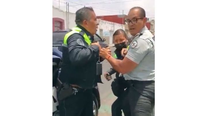 Exelemento de la Guardia Nacional golpea a agentes de tránsito que lo infraccionaron (Video)