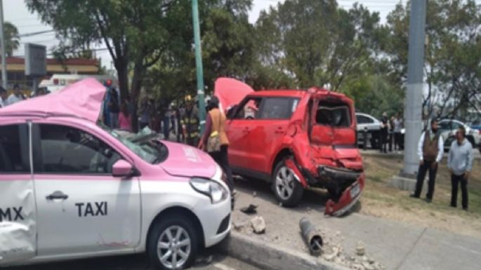 Camión de carga choca a cinco vehículos en Insurgentes; hay 11 heridos