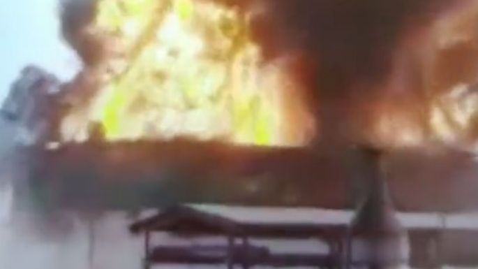 Incendio en la refinería de Pemex en Salina Cruz se reactiva; alertan por 150 familias en riesgo