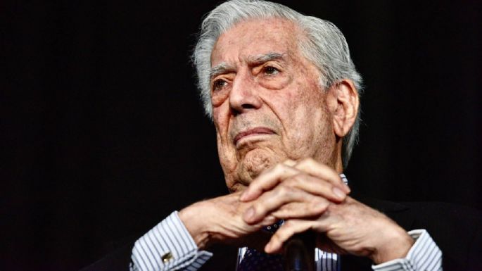 Mario Vargas Llosa fue hospitalizado por covid-19