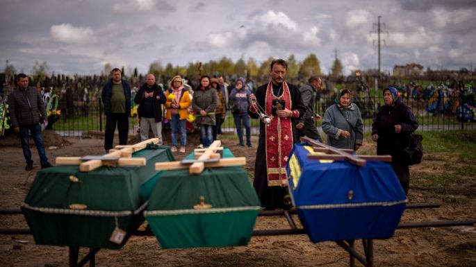 "Estaré orgullosa de ti por siempre": funeral de soldados muertos en Ucrania