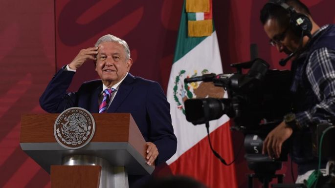 AMLO anuncia plan de seguridad social a periodistas, se destinará 25% del presupuesto de publicidad