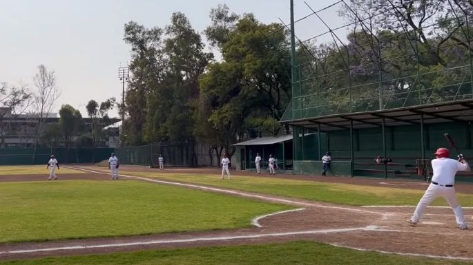 AMLO presume juego de béisbol con titular de Sedena: "no lucimos mal"