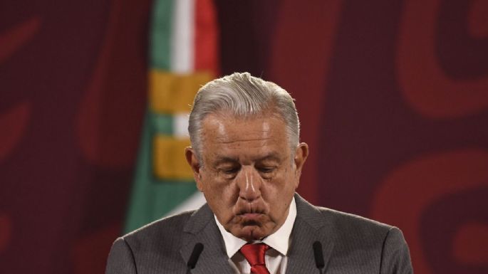 AMLO aplaude asamblea a favor de la reforma eléctrica y calla sobre loas a su persona