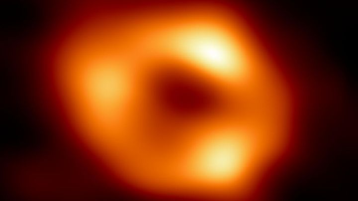 Primera imagen del agujero negro en el corazón de nuestra galaxia