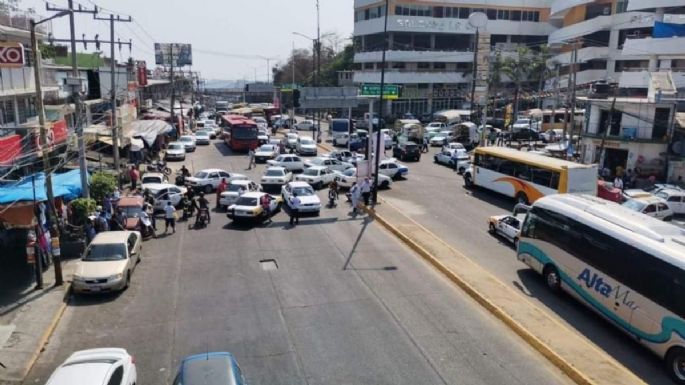 Bloqueos en Acapulco, por decomiso de drogas en la Costa Chica