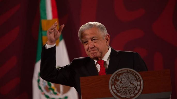 AMLO frena nueva verificación de autos: “no vamos a estar bolseando a la gente”