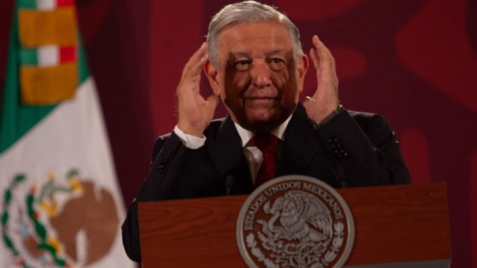 AMLO asegura que criticar contratación de médicos cubanos es irracional, egoísta y retrógrada