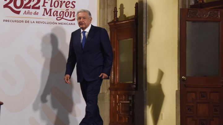 AMLO ofrece “contratar de inmediato y con los mejores sueldos” a médicos en zonas marginadas