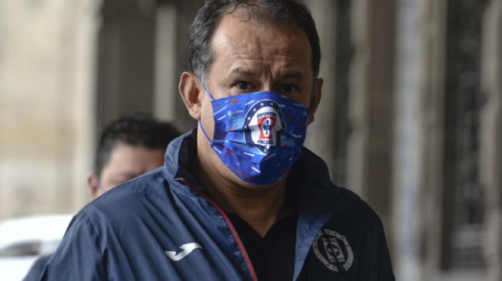 Revelan que Cruz Azul cesó de su cargo a Juan Reynoso