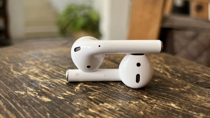 Padres demandan a Apple y denuncian que perdió la audición por el uso de AirPods